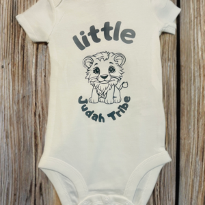 baby clothing with a lion