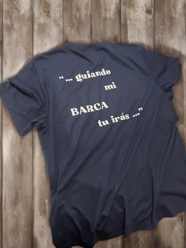 back view of buen timonel t-shirt